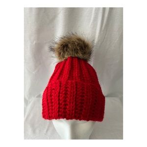 🟡 Handmade Pompom Beanie